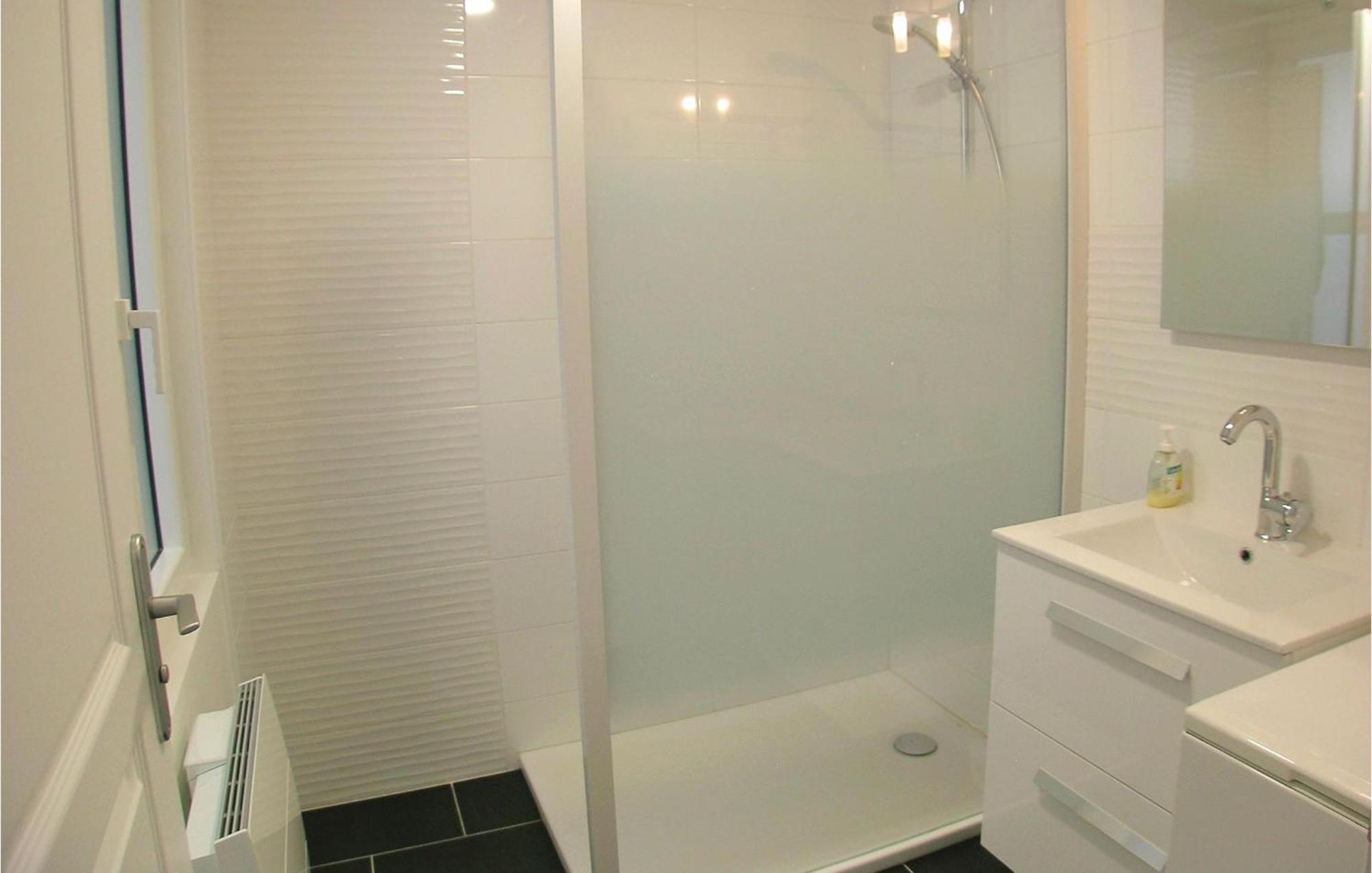2 Bedroom Awesome Apartment In 메르레뱅 외부 사진