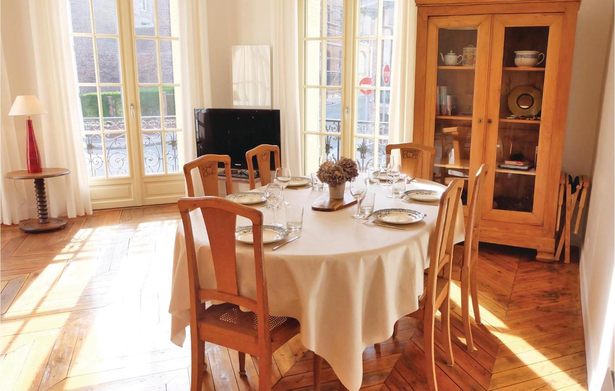 2 Bedroom Awesome Apartment In 메르레뱅 외부 사진