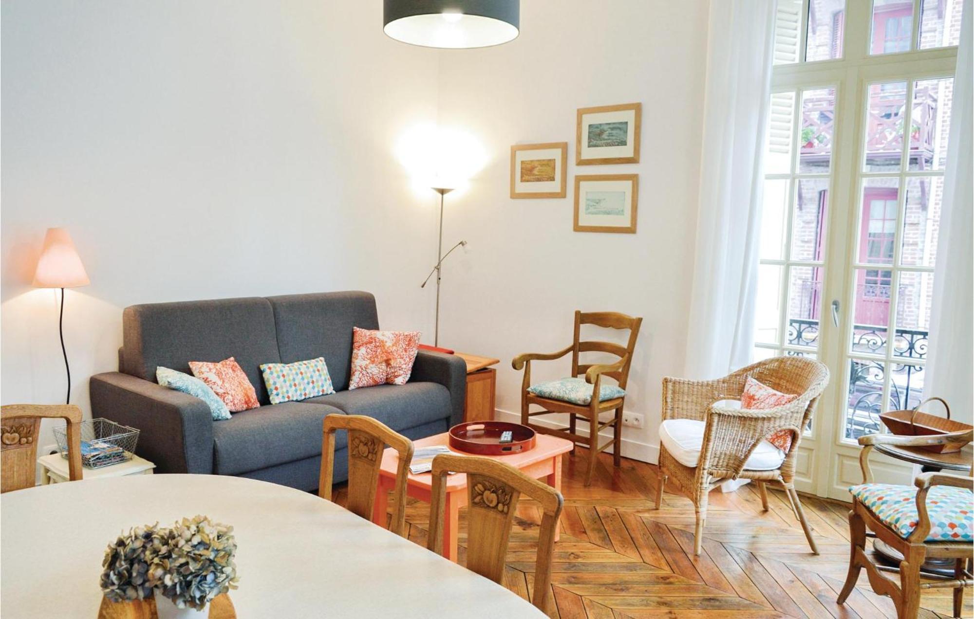 2 Bedroom Awesome Apartment In 메르레뱅 외부 사진