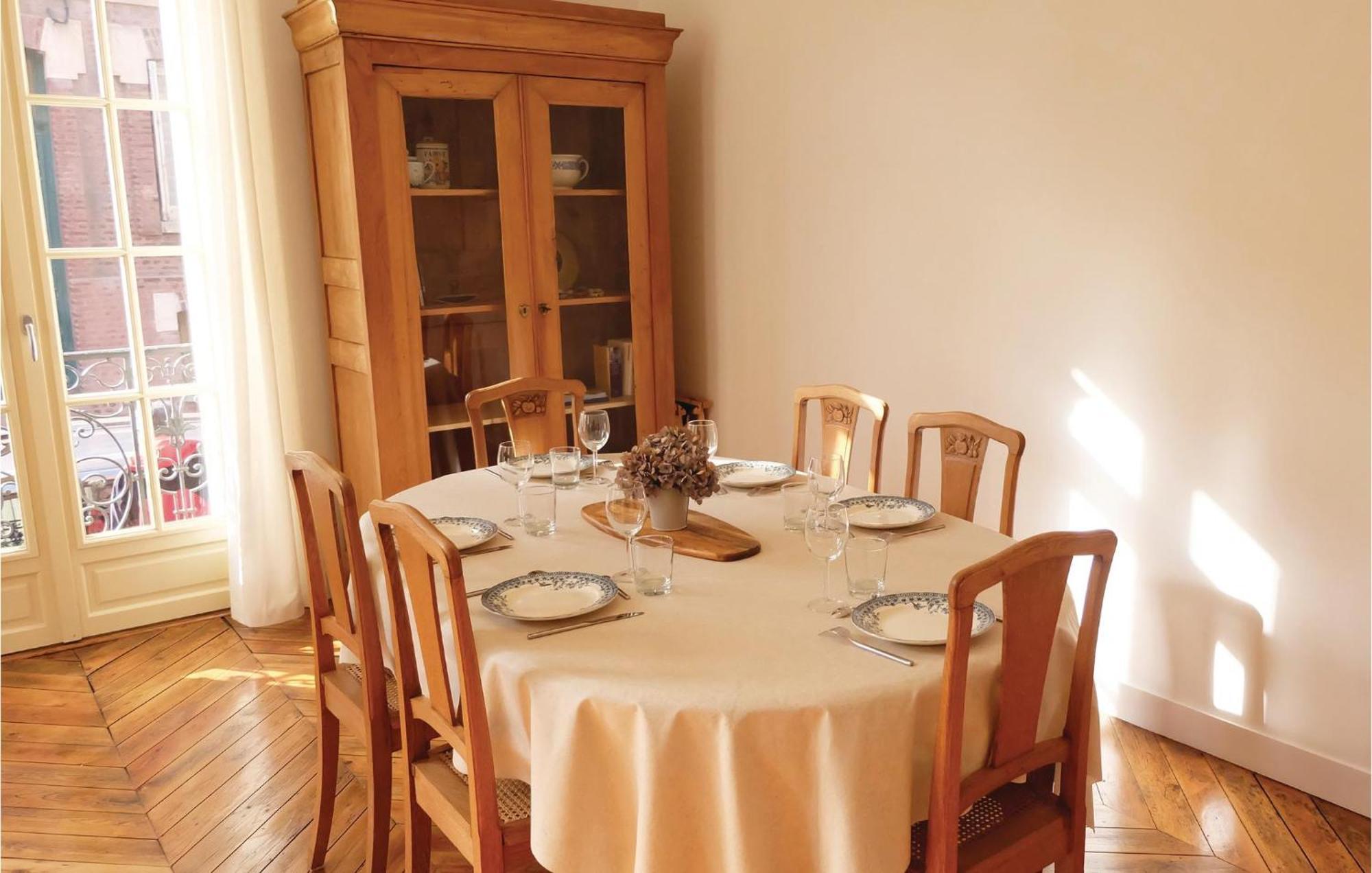 2 Bedroom Awesome Apartment In 메르레뱅 외부 사진